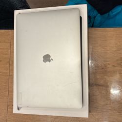 MacBook A1707 - Commercially Locked - Only For Parts