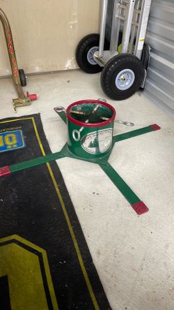 Santa’s sturdy tree stand