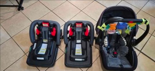 Infant car seat with 2 bases