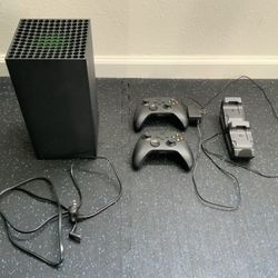 Xbox series X - Two Controllers!
