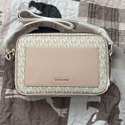 Michael Kors Women’s Maeve Large Pocket Crossbody Bag