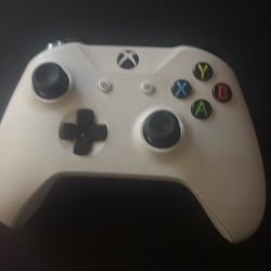 *Used Xbox One controller (white)