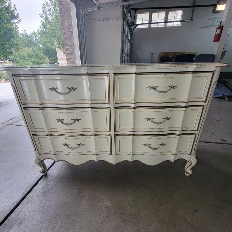 Vintage 6-Drawer French Provincial Dresser