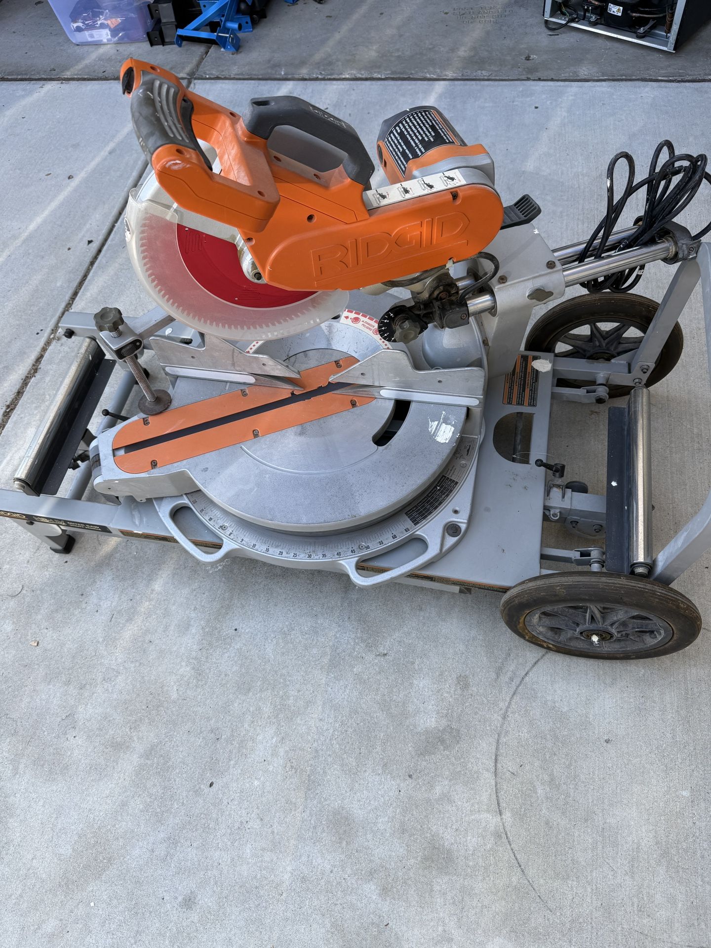 Sliding Compound Miter Saw