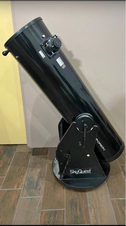 Orion Skyquest XT10 Classic Dobsonian Telescope with lenses. Excellent condition.