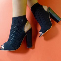 Womens Black Sock Booties Boots Chunky Heel Size 7