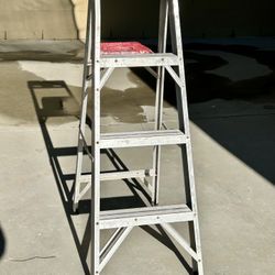 Werner 4’ Step Ladder