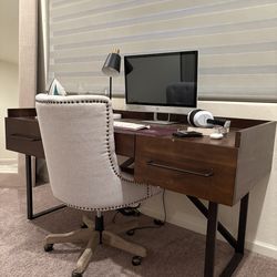 HP desktop, Mouse, Keyboard, Desk And Chair