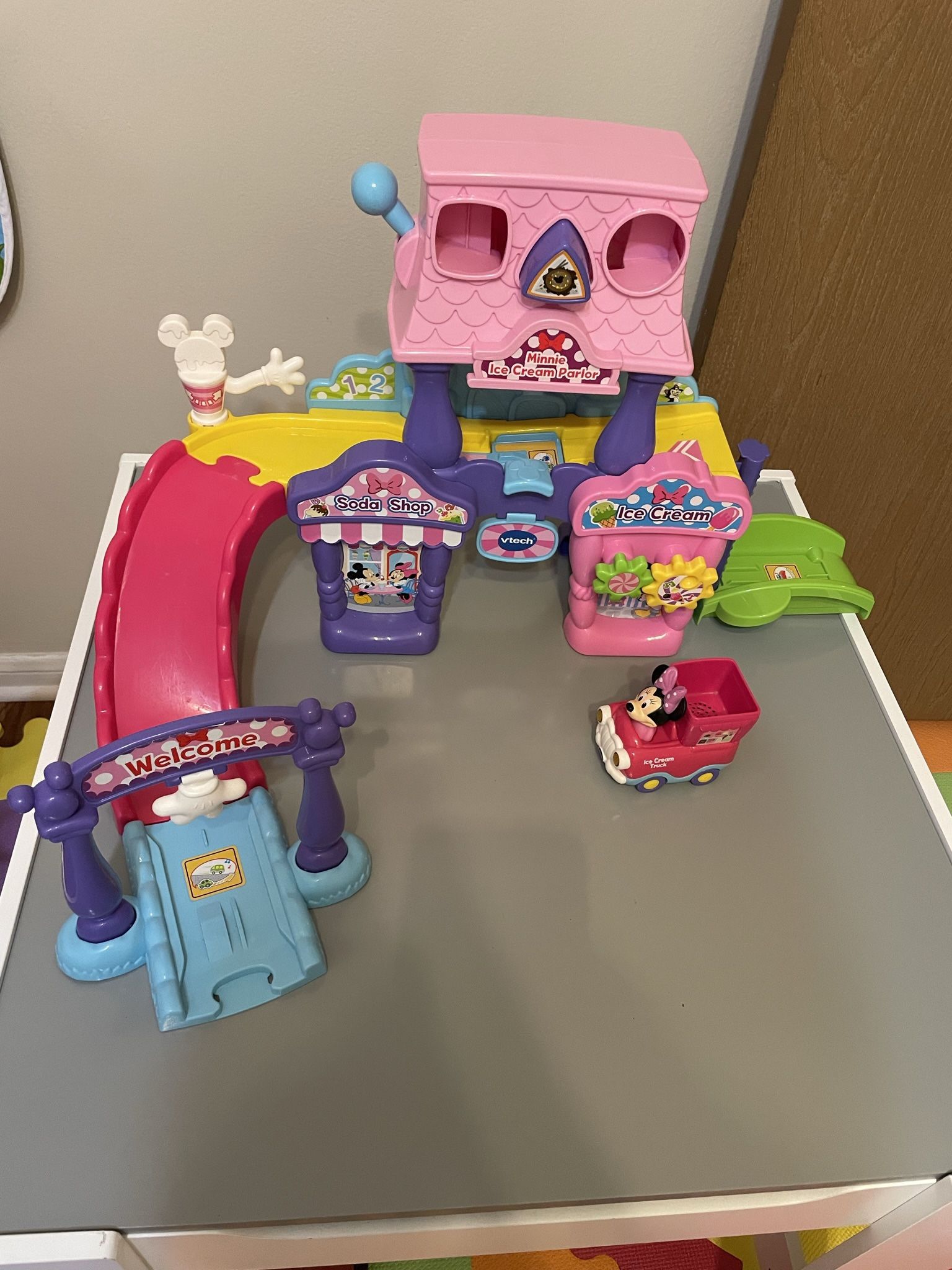 VTech Go! Go! Smart Wheels - Disney Minnie Mouse Ice Cream Parlor