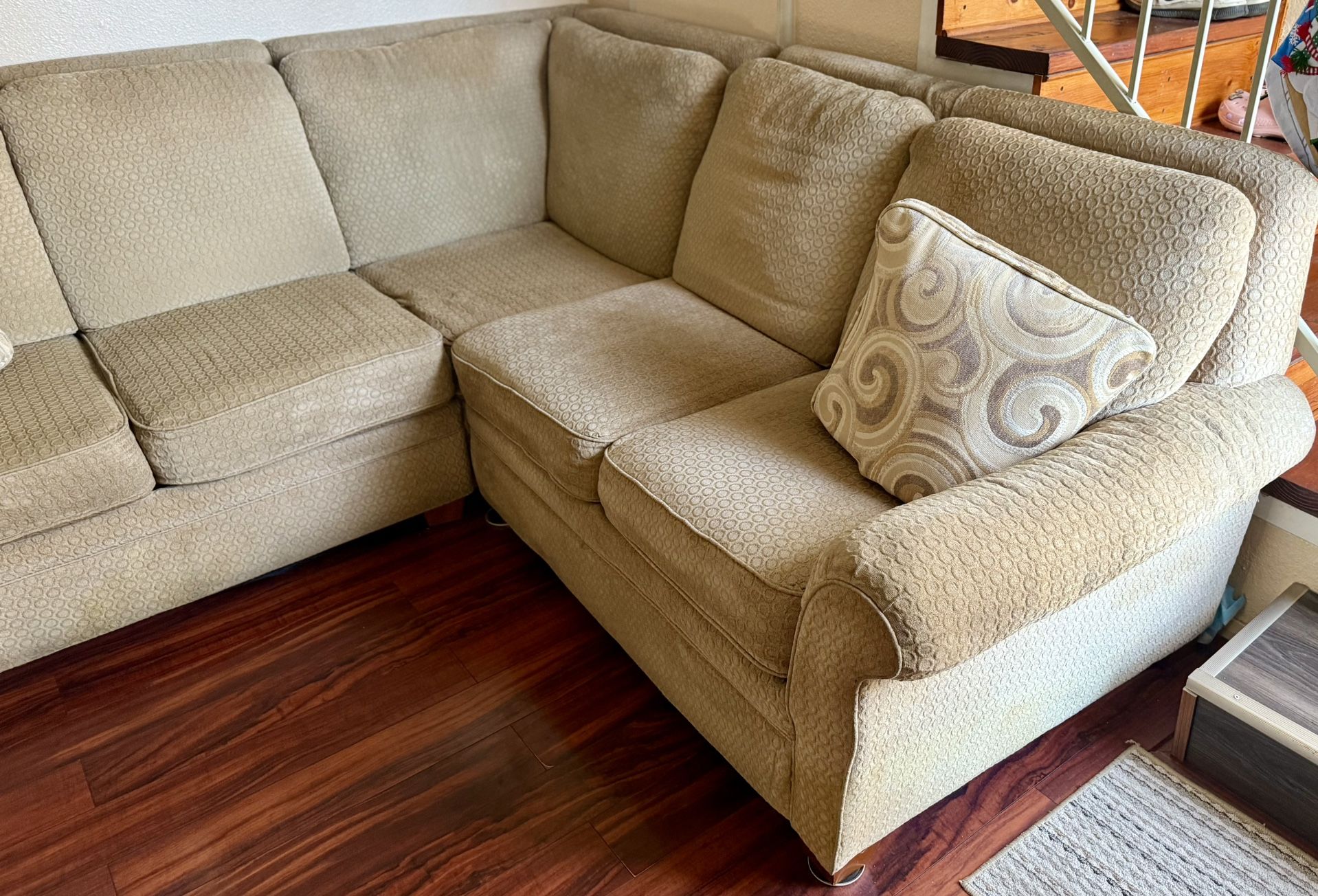 ASHLEY FURNITURE 3-PIECE SECTIONAL SOFA W/ PILLOWS INCLUDED