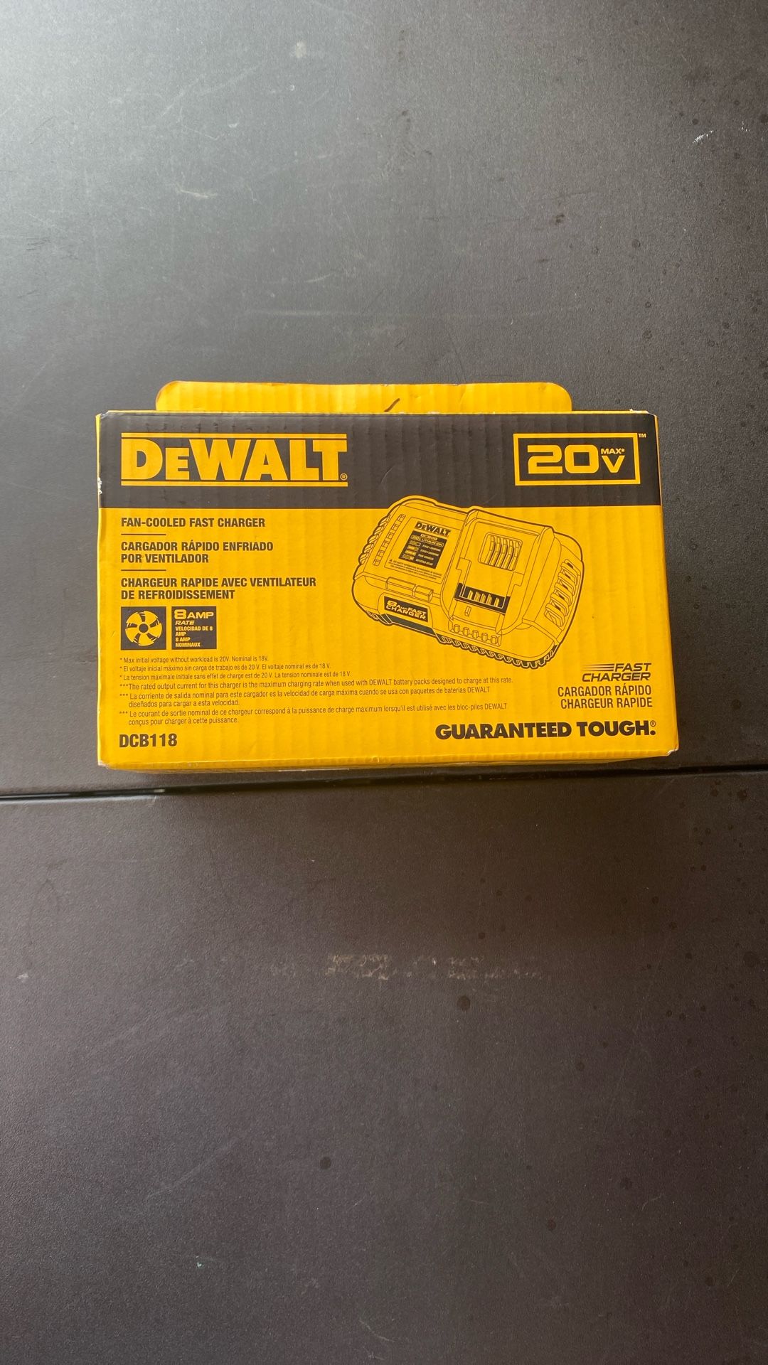 Dewalt Fast Charger !!!!! DCB118