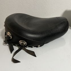Mustang Soft Tail solo Seat