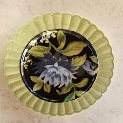 Hand painted dinner plates, one has a chip so it’s 2 plates for $5