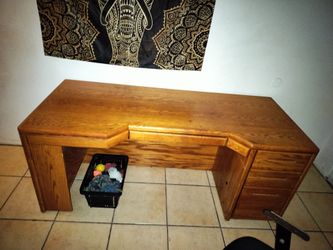 Large desk
