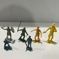 6 Vintage Marx Plastic Soldiers Figures