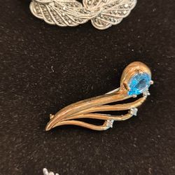 14K Gold Blue Topaz Diamond Leaf Pin Brooch Vintage