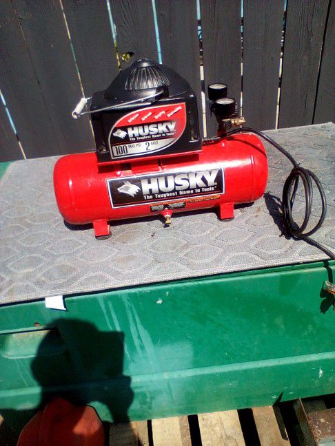 Husky Air Compressor 2 Gallons 100 Maximum PSI