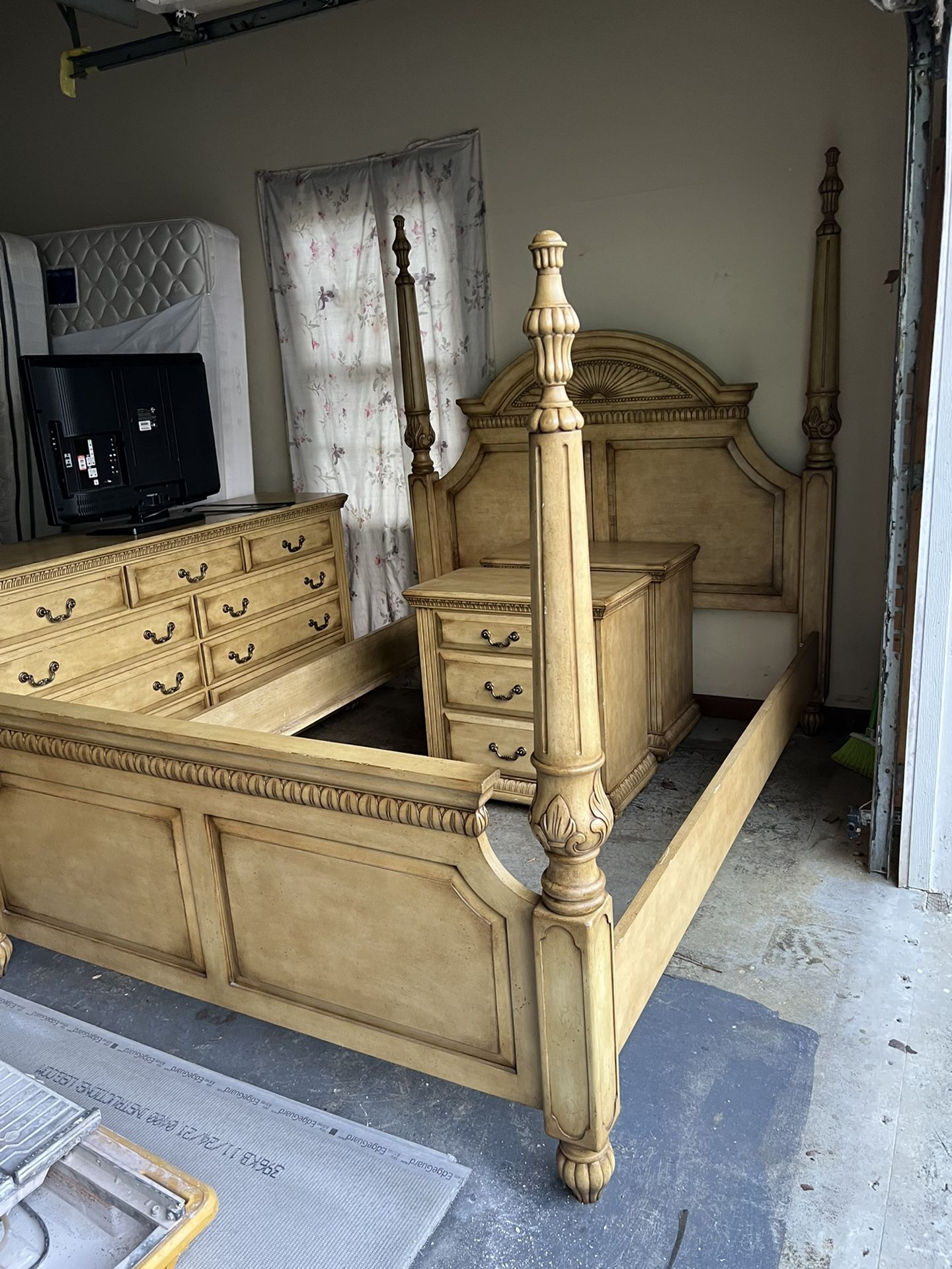 Queen bedroom set