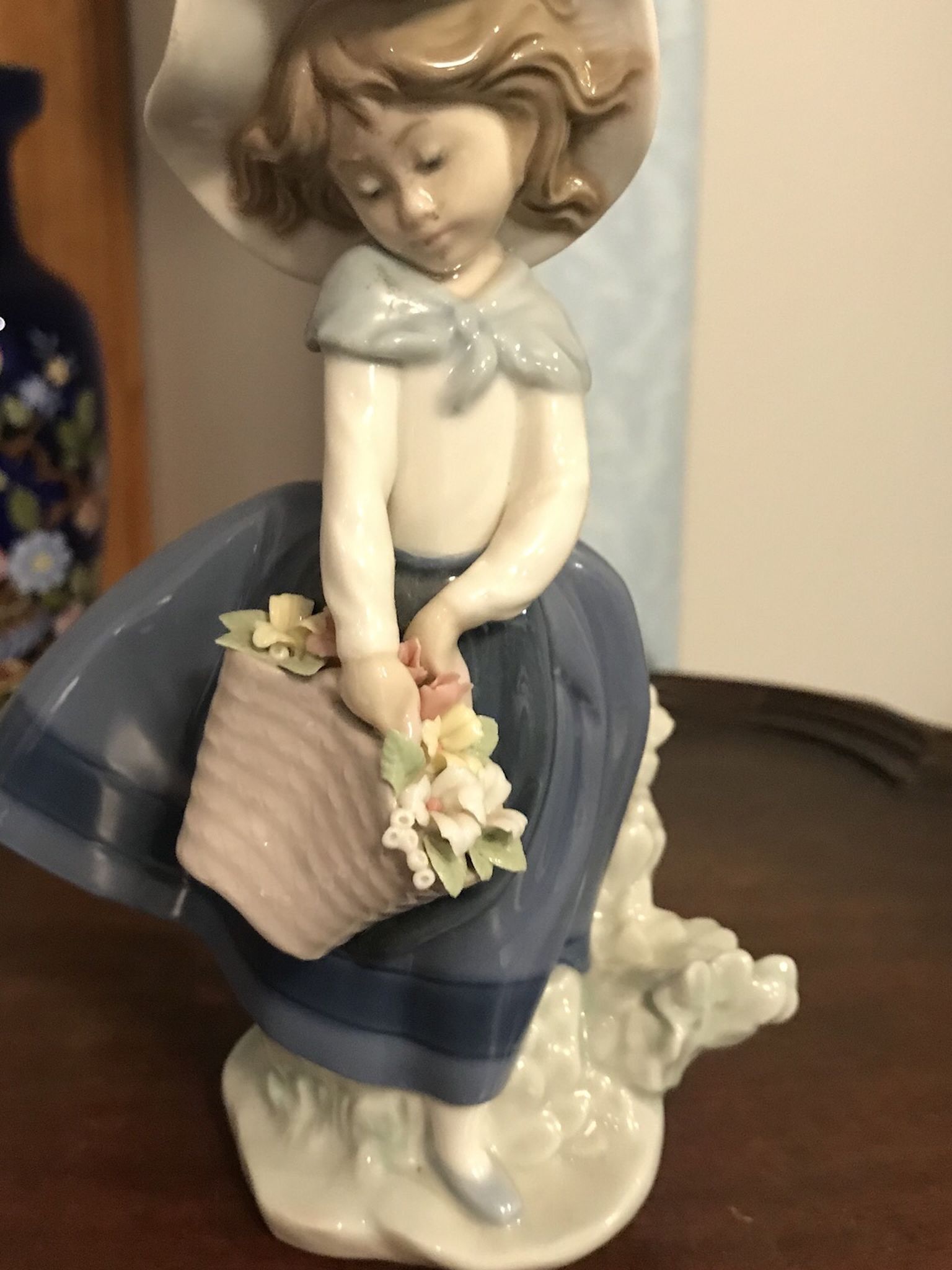 Lladro Pretty Pickings Porcelain Girl Figurine