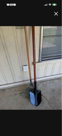 Like new shovel and Rake asking 20 for both don’t I don’t deliver I’ll meet across the street from at cvs no further or u can pic up at my home