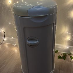 Munchkin Diaper Pail 