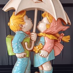1977 Homco Dart Ind. "Boy With Girl Under Umbrella" Wall Plaque. Made In U.S.A.