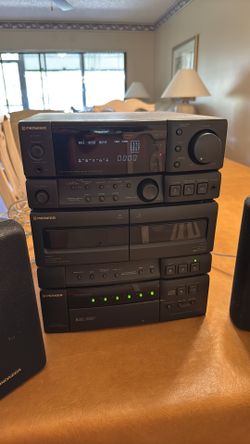 Pioneer Stereo System w/ Speakers (90’s Old School)