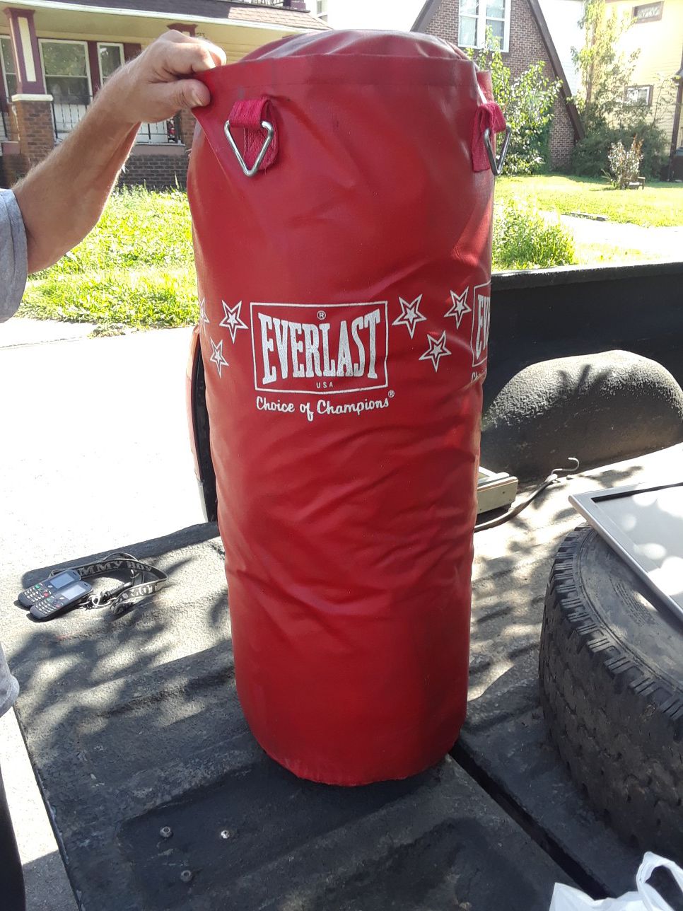 100 lb punching bag Everlast