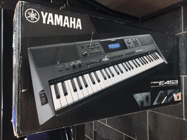 Yamaha PSR-E453 61-Keys Portable Keyboard