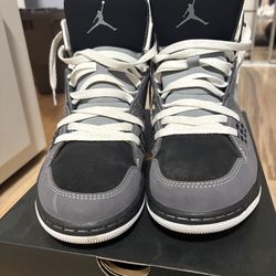 Jordan 1 Flight Size 10.5 men’s $165 only pick up in El Cajon used but mostly clean