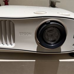 Home Cinema Projector Epson 3700