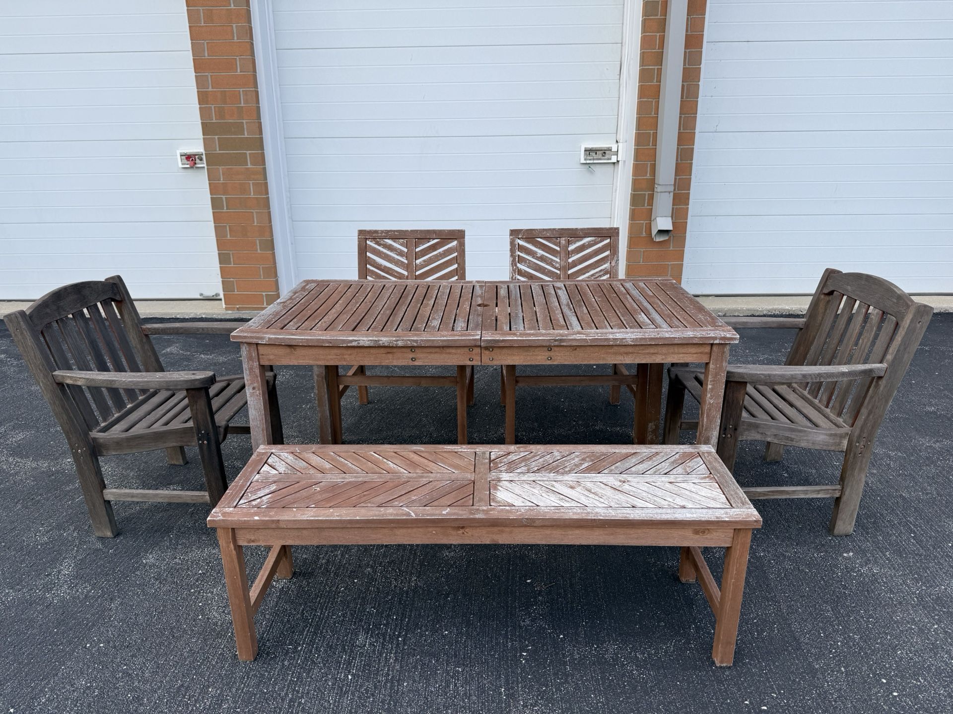 Outdoor Patio Set β Table, 4 Chairs & Bench - Free Curbside Delivery