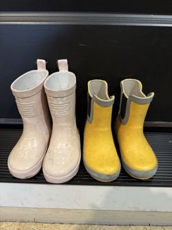 2 Pairs of Toddler Rain boots - Size US 5
