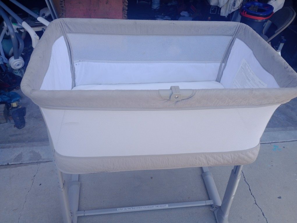 Moises Y Porta Bebe $45