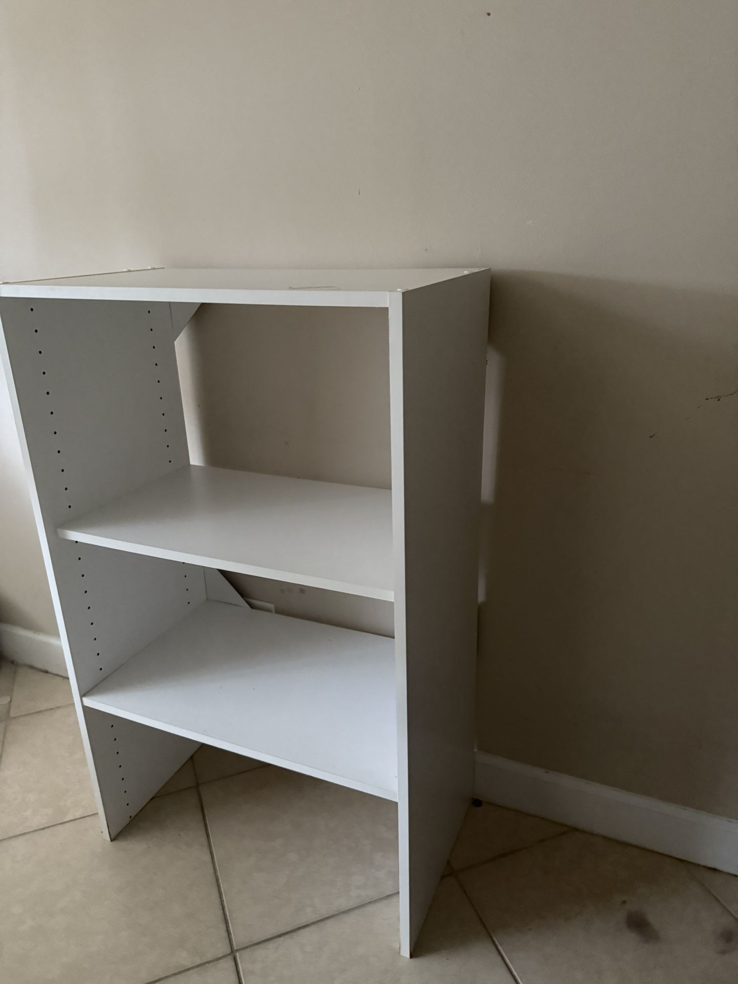 White standing Shelf