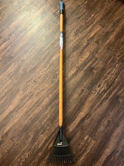 True Temper Shrub Rake Solid Wooden Handle with Comfort Grip