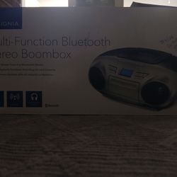 Insignia™ - AM/FM Radio Portable CD Boombox with Bluetooth - Silver/Black