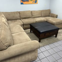 Delivery Included 4pc Broyhill Sectional with Ottoman 