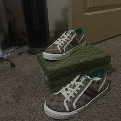 gucci tennis 1977 (size 10.5)