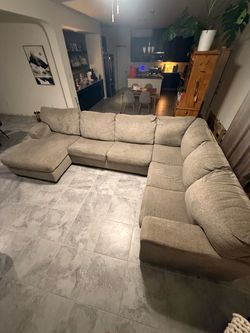 Selling living room set