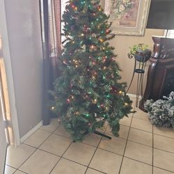 Arbol De Navidad Grande Con Luces Incluidas $75