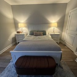 White Solid Wood Queen Size Bedroom Set 