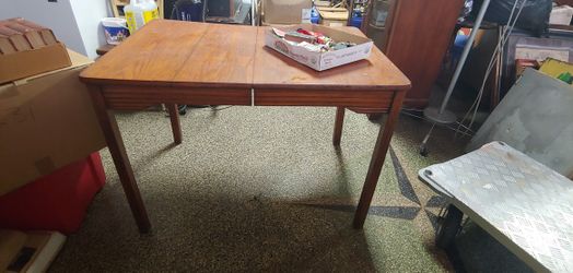 ANTIQUE WOOD FARMHOUSE TABLE