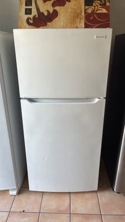 FRIGIDAIRE ALMOST NEW
