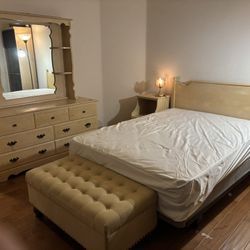 Bedroom Furniture Set