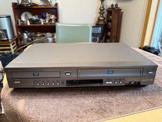 Versatile Samsung DVD-V3650 DVD/VCR combo player is silver. This unit has progressive scan technology and 4-head Hi-Fi stereo sound. The front panel i
