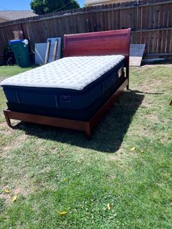 QUEEN BED⚫️⚫️⚫️