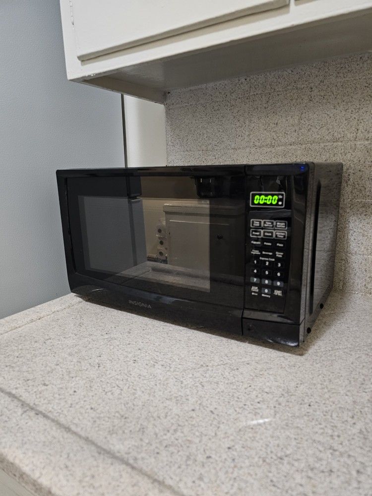 Insignia 0.7 Cu. Ft. Compact Microwave