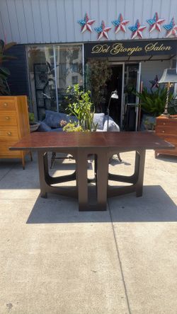 Beautiful folding dinner table