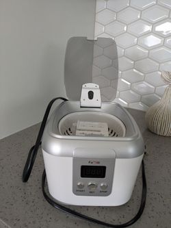 Jewelry cleaner